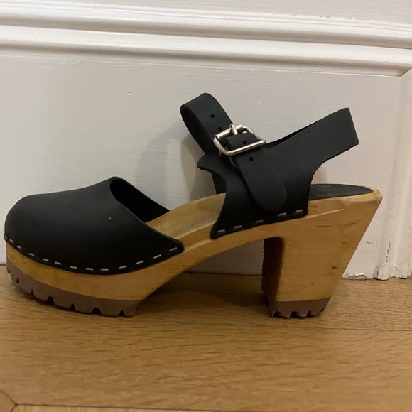 MIA Shoes - Abba sz 6 Wooden clogs